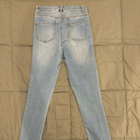 GB Juniors Skinny jeans light wash with distressed hem - Picture 5 of 5